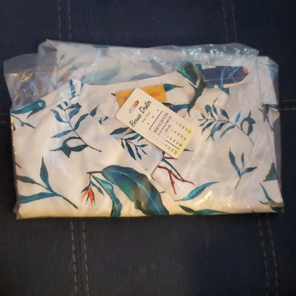 Bernie Dexter Royal Crown Tie Top in Parrot Print - Picture 7 of 15